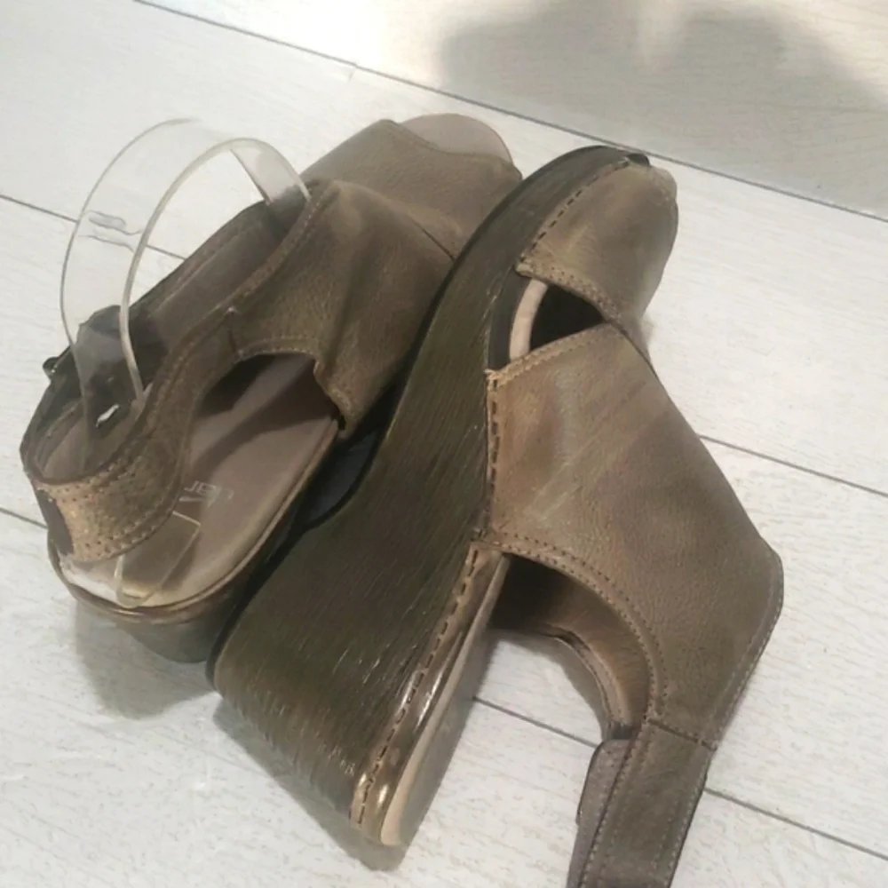 Dansko 39 gray platforms wedges ankle strap sandals